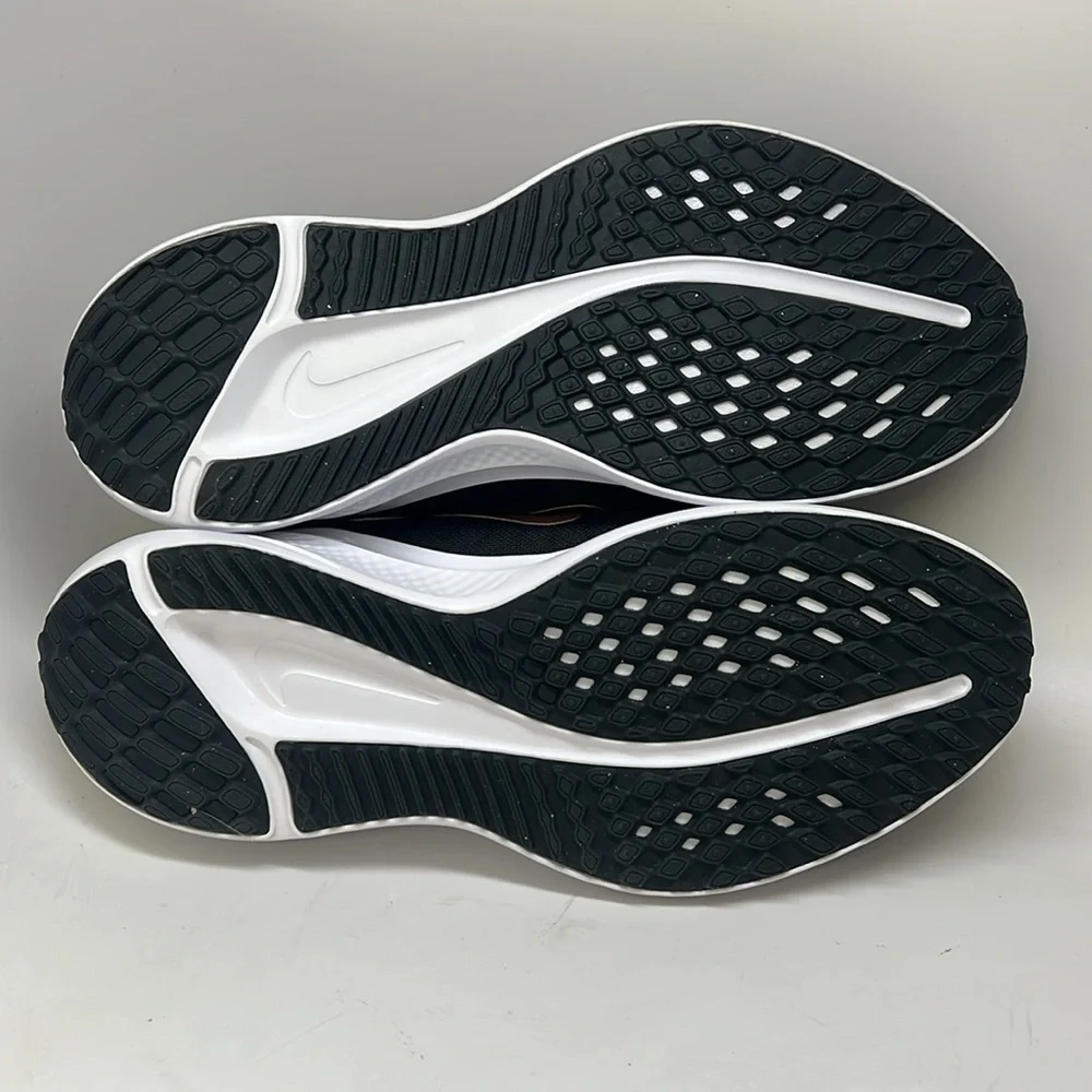 Women’s Nike Quest 5 Sneakers Size 7.5 Dark Smoke Grey/ Metallic Silver NWOB - Picture 9 of 9